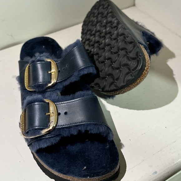 BRAND NEW UNWORN Birkenstock Navy Blue Sandals with Gold Buckles - Picture 3 of 6